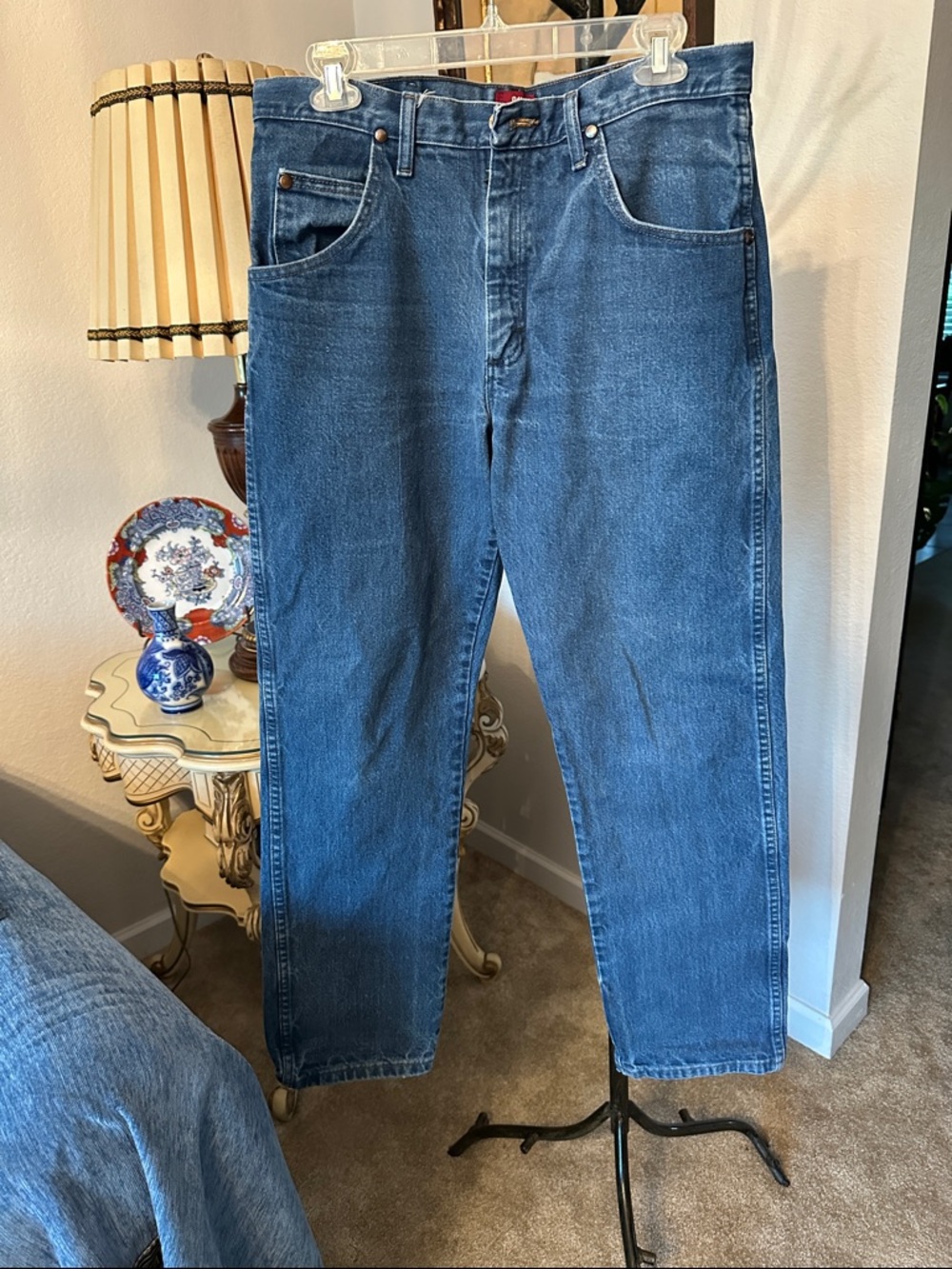 Wrangler Straight Leg Jeans in Classic Blue 31MWZPW